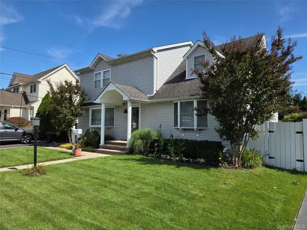 301 Rintin ST, Franklin Square, NY 11010