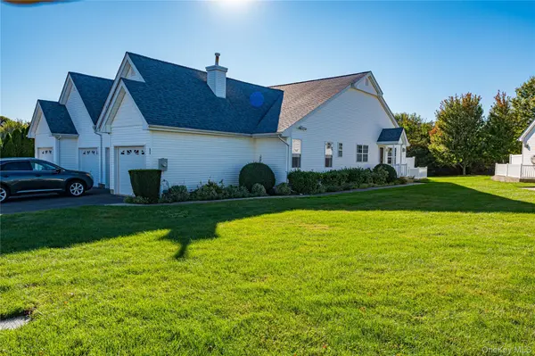 53 Summerfield LN, Aquebogue, NY 11901