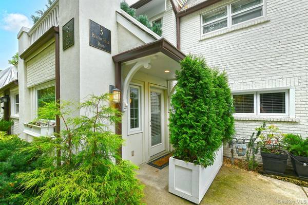 3 Beacon Hill RD, Port Washington, NY 11050