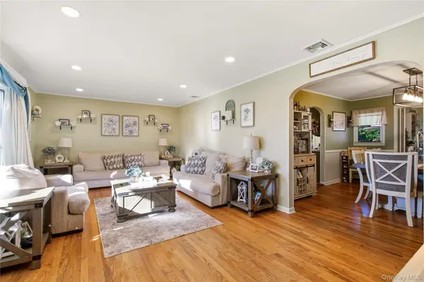 35 Wyant AVE, Ronkonkoma, NY 11779