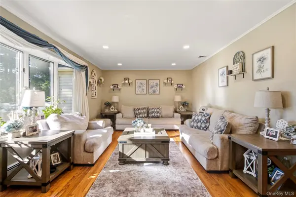 35 Wyant AVE, Ronkonkoma, NY 11779