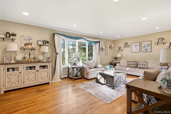 35 Wyant AVE, Ronkonkoma, NY 11779
