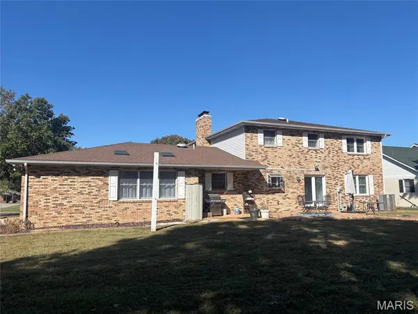 660 W 3rd, Trenton, IL 62293