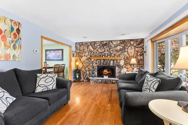 8301 Narragansett AVE, Burbank, IL 60459
