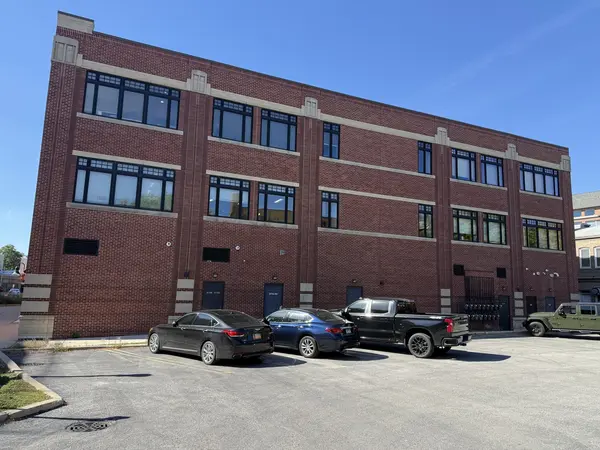 5151 Mochel DR #305, Downers Grove, IL 60515
