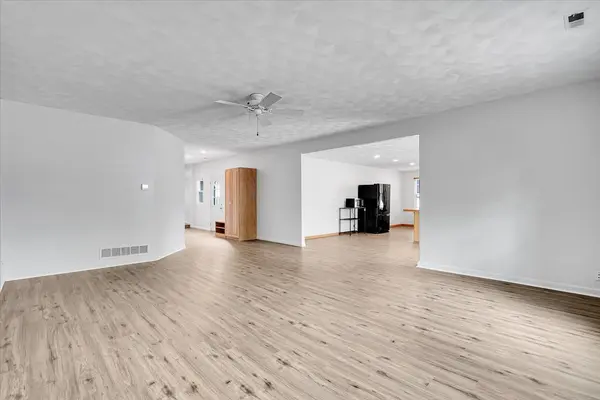 295 N 1st AVE, Coal City, IL 60416