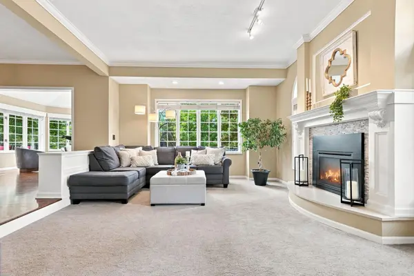 9486 Olympia DR, Eden Prairie, MN 55347