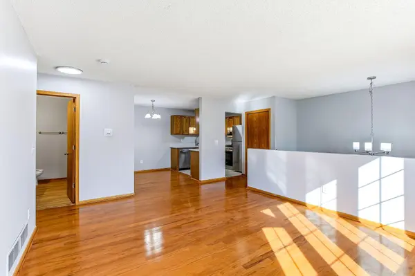 494 Appleblossom LN, Shakopee, MN 55379