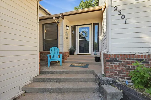 2301 Woodford WAY, Edmond, OK 73034