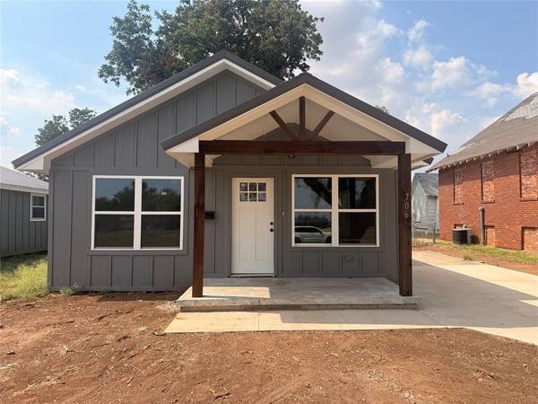 706 S Sheppard ST, Chickasha, OK 73018
