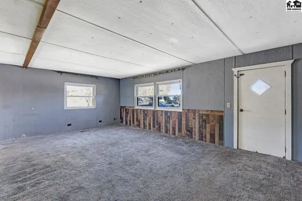 301 N Rhodes St, Pretty Prairie, KS 67570