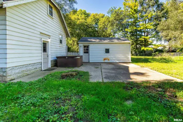 421 SHADOWAY DR, East Peoria, IL 61611