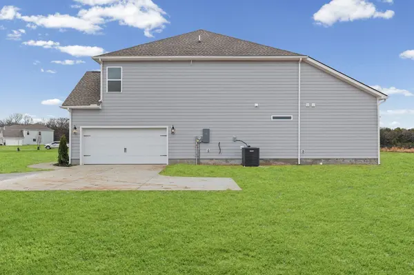 1436 Charles Dr, Chapel Hill, TN 37034
