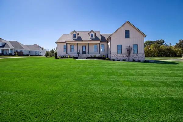1049 Kateland Dr, Greenbrier, TN 37073