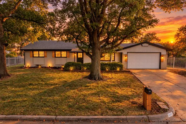 8001 E Willowbrook Rd, Wichita, KS 67207-1129