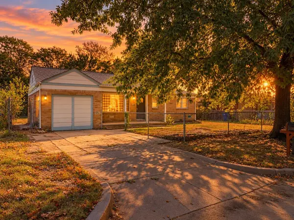 2820 S Mosley St, Wichita, KS 67216-1121