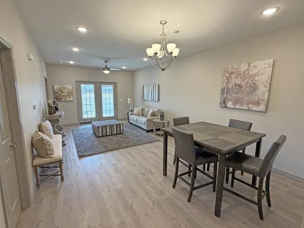 885e W Logan ST, Rogersville, MO 65742
