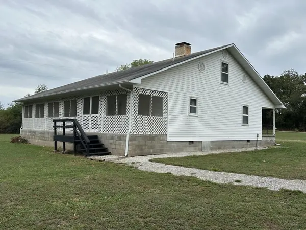 8898 Westview RD, Neosho, MO 64850