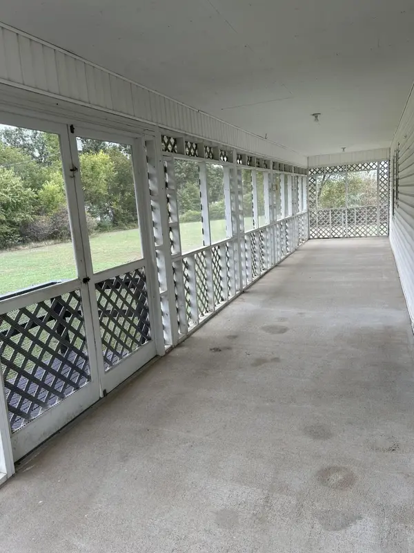 8898 Westview RD, Neosho, MO 64850