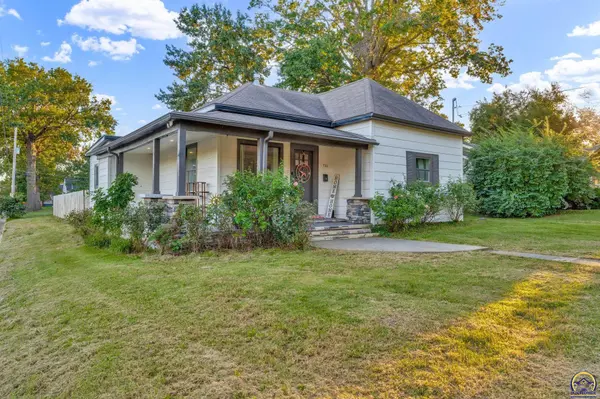 3301 SW 7th St, Topeka, KS 66606