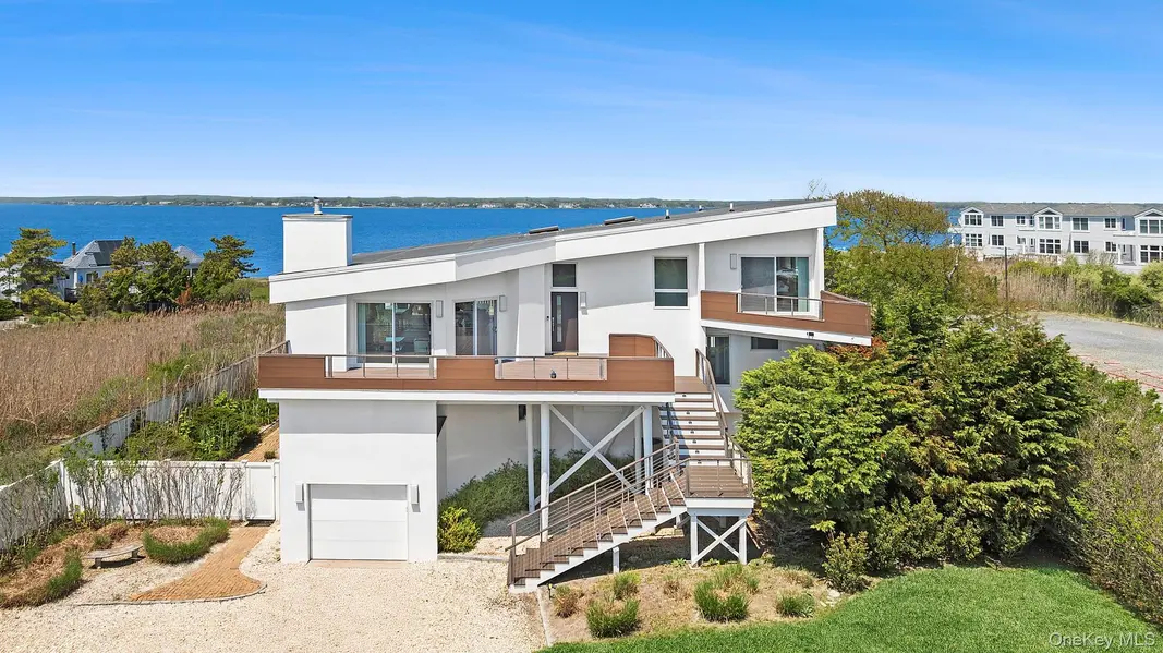 588 Dune RD, Westhampton, NY 11978