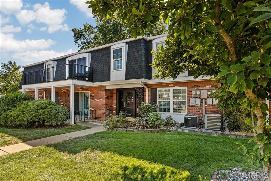 853 Dumont PL #E, St Louis, MO 63125