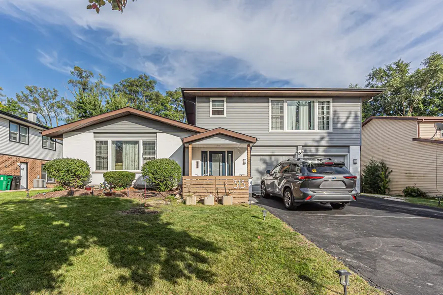 315 Morningside DR, Bloomingdale, IL 60108