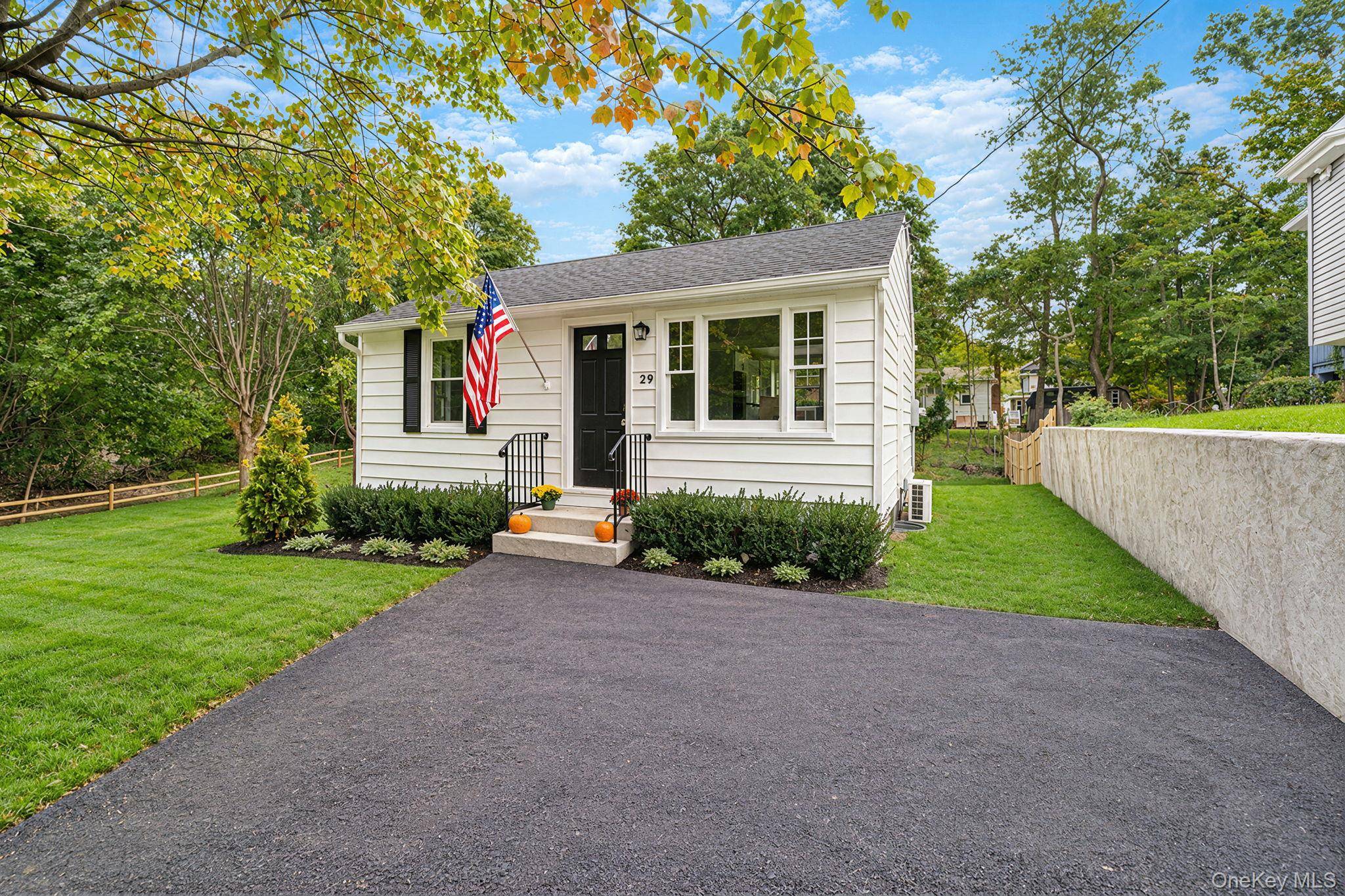 29 Overhill RD, Rocky Point, NY 11778