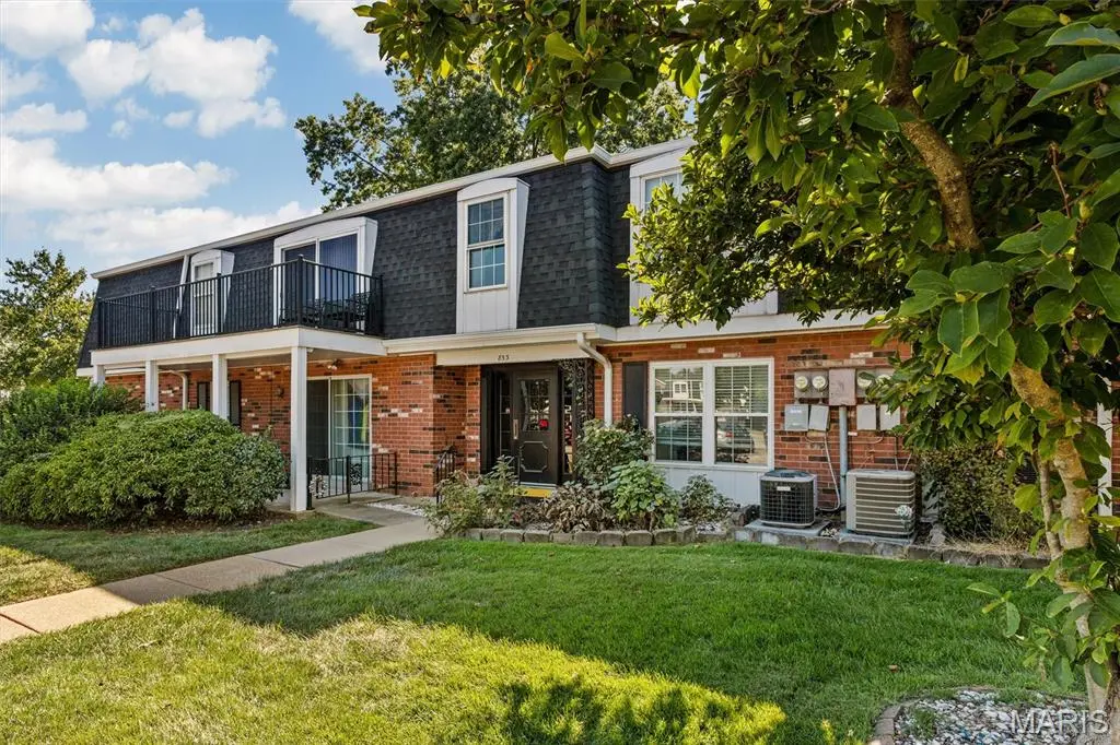 853 Dumont PL #E, St Louis, MO 63125