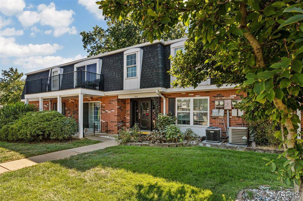 853 Dumont PL #E, St Louis, MO 63125