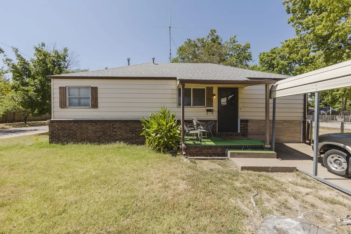 2057 S Santa Fe St., Wichita, KS 67211