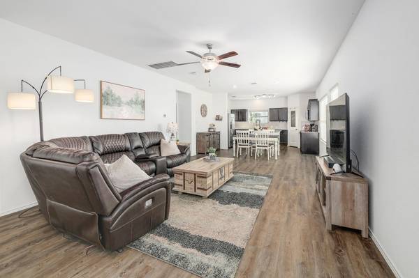 735 Circle WAY, Jarrell, TX 76537