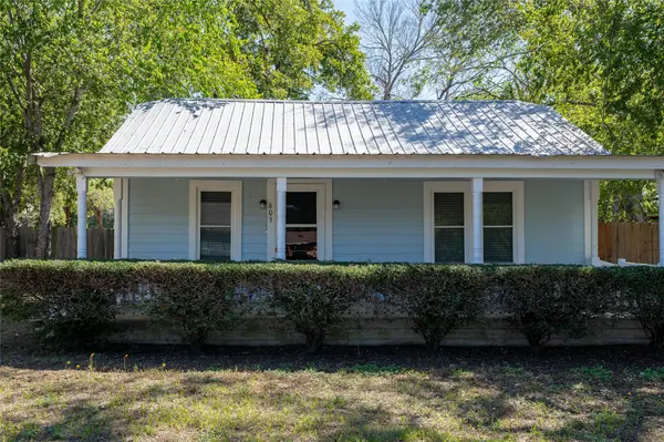 603 S Laurel Ave, Luling, TX 78648