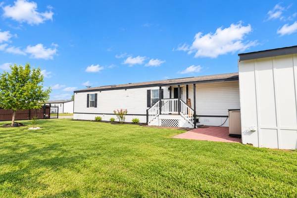 230 Vaquero LN, Kyle, TX 78640