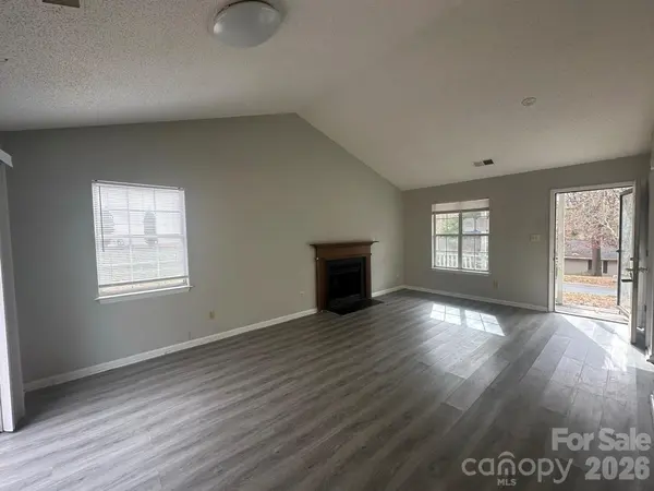 2000 Teddington DR, Charlotte, NC 28214