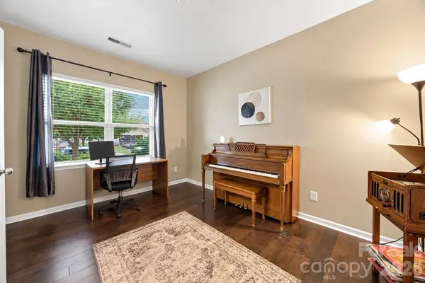 8815 Balsam Bay RD, Charlotte, NC 28227