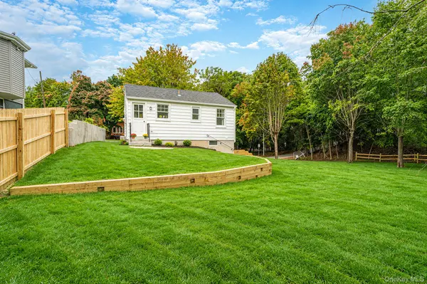 29 Overhill RD, Rocky Point, NY 11778