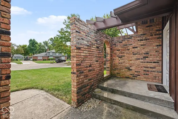 6916 White Pines CT, Indianapolis, IN 46217