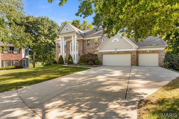 16 Regatta Bay CT, Lake St Louis, MO 63367
