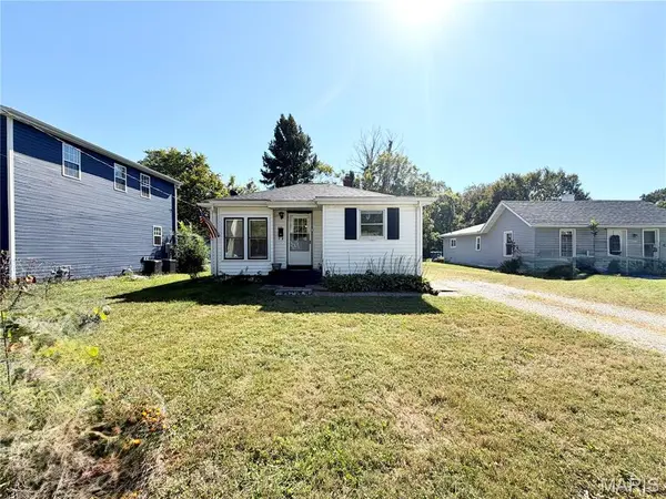 1122 Prickett AVE, Edwardsville, IL 62025