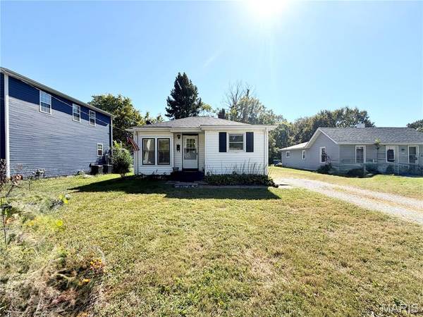 1122 Prickett AVE, Edwardsville, IL 62025