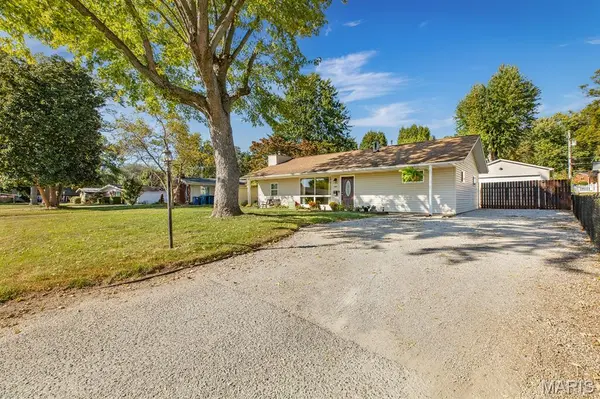 807 Amherst DR, East Alton, IL 62024
