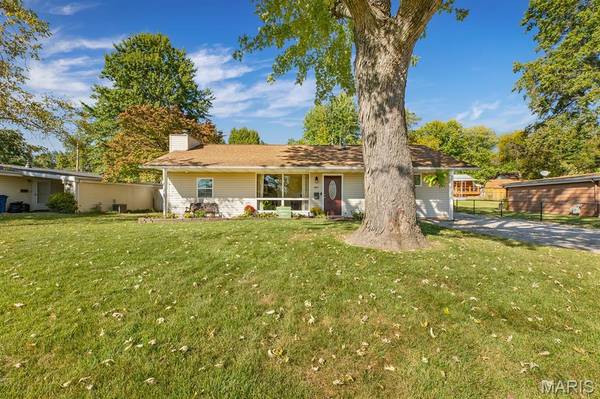 807 Amherst DR, East Alton, IL 62024