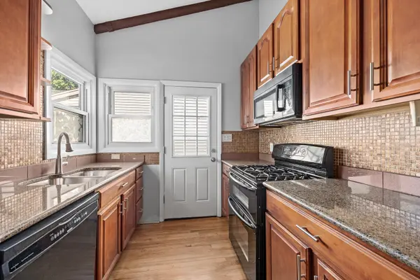 441 N 4th AVE #B, Des Plaines, IL 60016