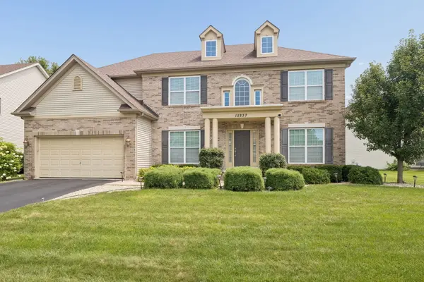 12237 Winterberry LN, Plainfield, IL 60585