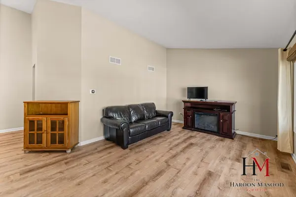 9241 Windsor Pkwy, Tinley Park, IL 60487