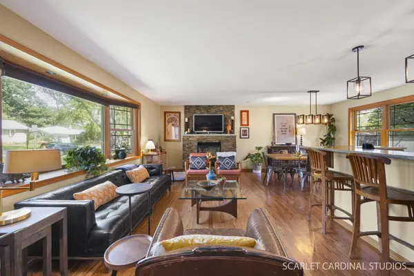 328 Spruce DR, Naperville, IL 60540