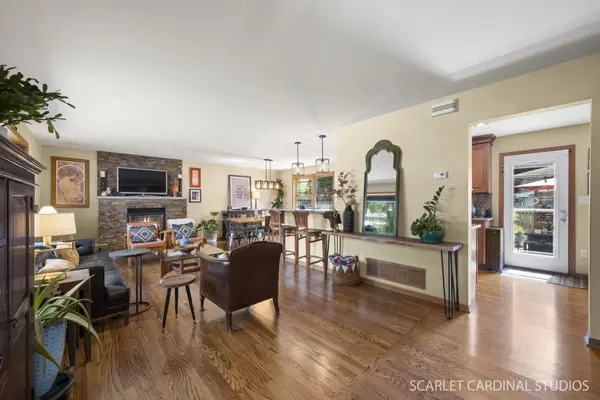 328 Spruce DR, Naperville, IL 60540