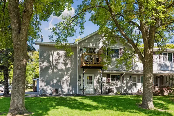 7638 13th ST N, Oakdale, MN 55128