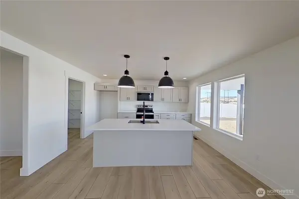 165 Country Cottage LN, Malaga, WA 98828